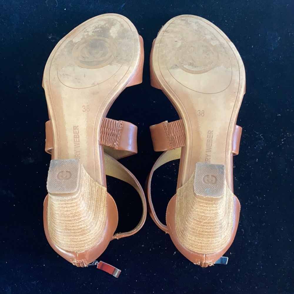 Gerry Weber Tan Ankle Strap Wood Heel - Picture 4 of 5